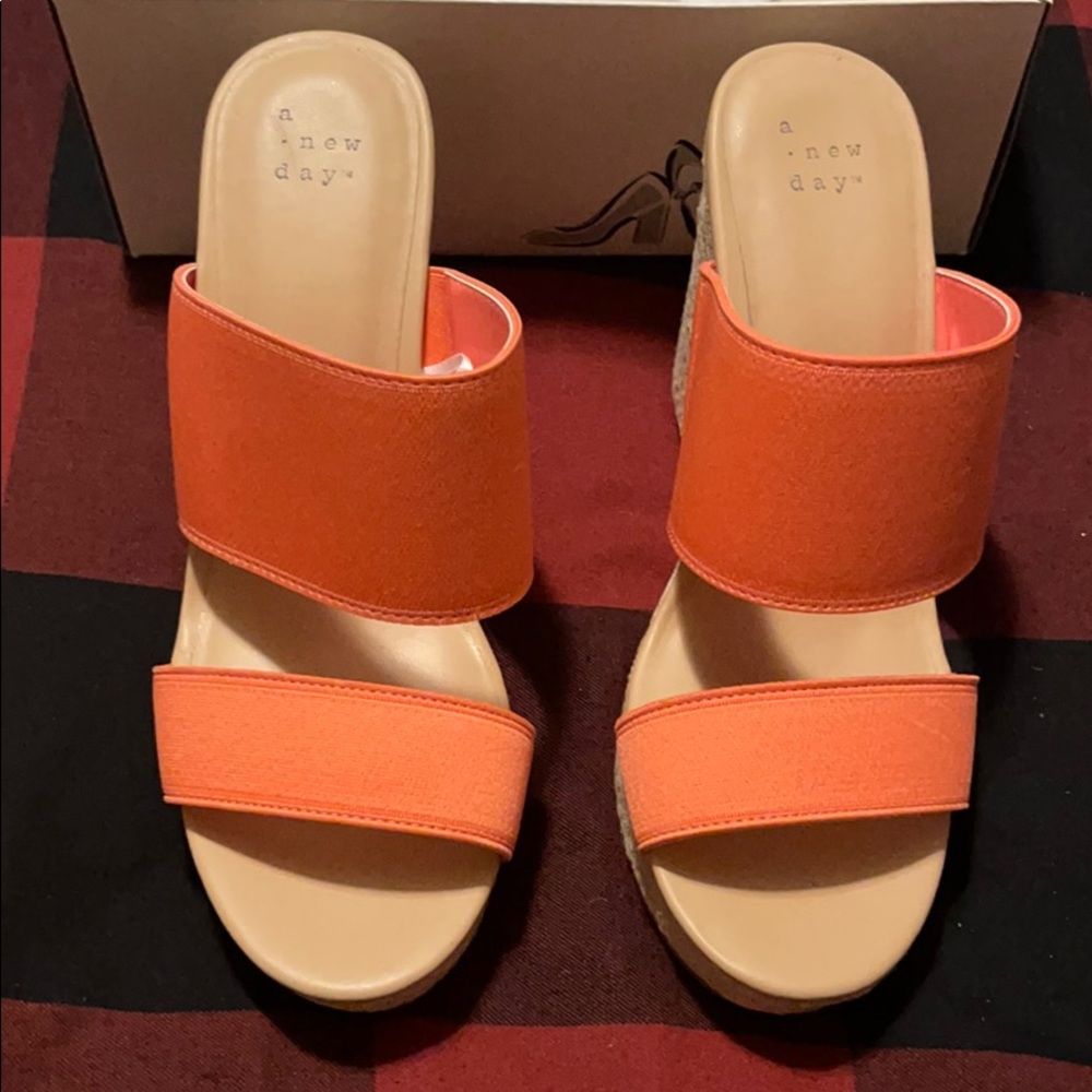 Coral wedges (NEW without tags)